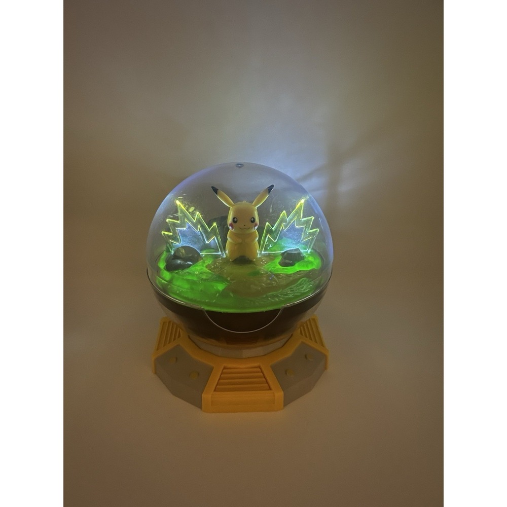 Pokemon Illuminated Terrarium Collection 2021 Pikachu Night Light Game Freak‎